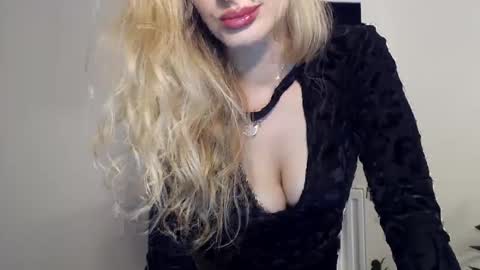 Snapshot of marilyndevilish chatting on December 16, 2024, 7:00 pm MarilynDevilish online show from December 16, 2024, 7:00 pm