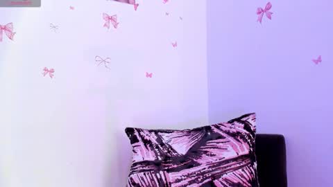 Snapshot of marilyndupont chatting on November 18, 2025, 8:24 pm Marilyn online show from November 18, 2025, 8:24 pm