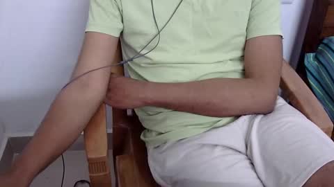 Snapshot of marinavine chatting on December 27, 2024, 4:32 pm The SHY UncutBoy online show from December 27, 2024, 4:32 pm