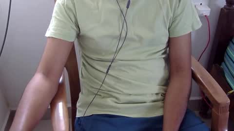 Snapshot of marinavine chatting on February 16, 2025, 4:31 am The SHY UncutBoy online show from February 16, 2025, 4:31 am