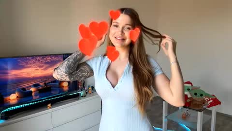 Mia online show from November 6, 2025, 9:43 am