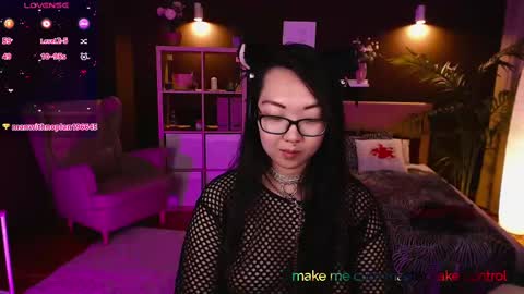 Snapshot of marine_vact chatting on March 6, 2025, 8:37 pm Marine online show from March 6, 2025, 8:37 pm