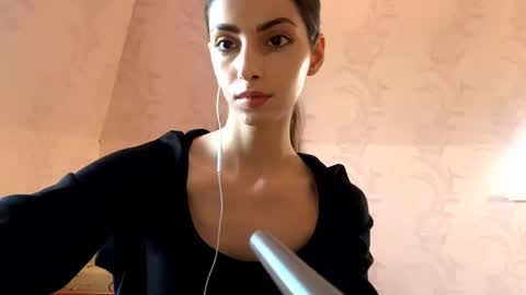 Anny online show from May 14, 2026, 8:10 am