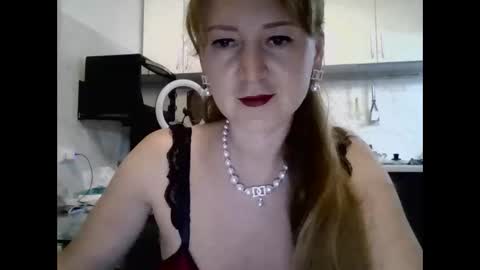 mariza_love359092 online show from February 24, 2026, 10:19 pm