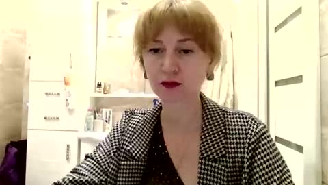 mariza_love359092 online show from April 27, 2026, 9:35 pm