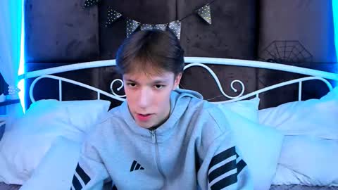 Snapshot of mark_branston chatting on November 2, 2025, 11:23 am Mark online show from November 2, 2025, 11:23 am