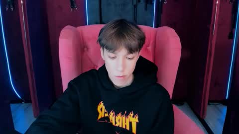 Snapshot of mark_branston chatting on November 7, 2025, 3:23 pm Mark online show from November 7, 2025, 3:23 pm