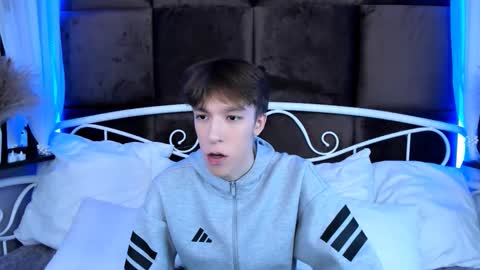 Snapshot of mark_branston chatting on November 16, 2025, 10:32 am Mark online show from November 16, 2025, 10:32 am