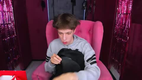 Snapshot of mark_branston chatting on December 19, 2025, 1:29 pm Mark online show from December 19, 2025, 1:29 pm