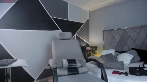 mark_broown_ online show from January 27, 2025, 8:39 pm