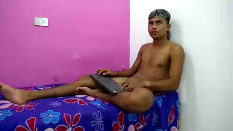 mark_latin18 online show from February 5, 2025, 10:22 pm
