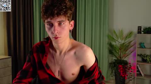 Snapshot of mark_safr chatting on October 7, 2025, 7:55 pm Mark online show from October 7, 2025, 7:55 pm