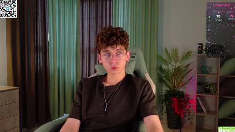 Snapshot of mark_safr chatting on October 8, 2025, 8:01 am Mark online show from October 8, 2025, 8:01 am