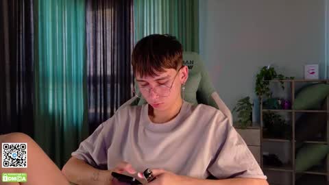 Snapshot of mark_safr chatting on November 16, 2025, 3:23 am Mark online show from November 16, 2025, 3:23 am