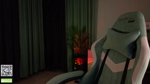 Snapshot of mark_safr chatting on November 17, 2025, 3:07 pm Mark online show from November 17, 2025, 3:07 pm