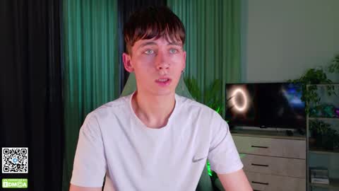 Snapshot of mark_safr chatting on November 27, 2025, 8:05 am Mark online show from November 27, 2025, 8:05 am