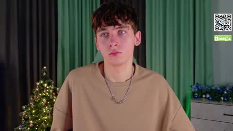 Snapshot of mark_safr chatting on December 15, 2025, 5:17 pm Mark online show from December 15, 2025, 5:17 pm