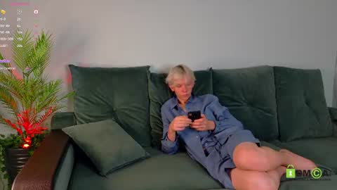 Snapshot of mark_safr chatting on July 4, 2026, 10:21 am Mark online show from July 4, 2026, 10:21 am
