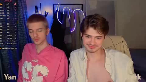 Snapshot of mark_sun chatting on December 14, 2025, 4:51 am Mark online show from December 14, 2025, 4:51 am