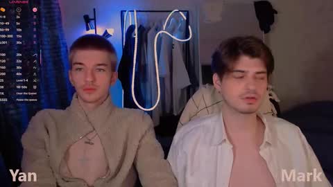 Snapshot of mark_sun chatting on December 15, 2025, 4:50 am Mark online show from December 15, 2025, 4:50 am