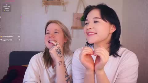 Snapshot of markettamcnab chatting on November 22, 2025, 1:10 pm Kira and Evia online show from November 22, 2025, 1:10 pm