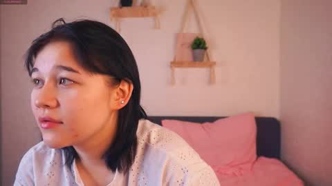 Snapshot of markettamcnab chatting on November 26, 2025, 7:42 am Kira and Evia online show from November 26, 2025, 7:42 am