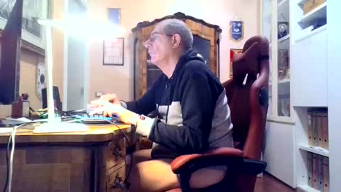 markmarkmark00 online show from January 15, 2026, 6:44 pm