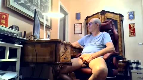 markmarkmark00 online show from May 17, 2026, 10:50 pm