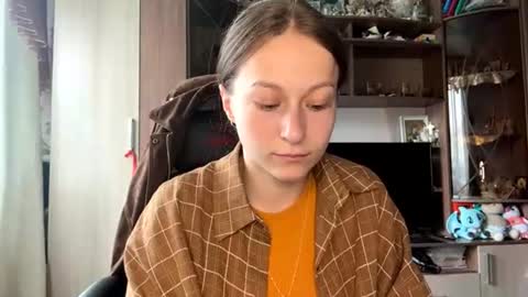 Snapshot of marlenahuit chatting on June 18, 2026, 8:14 am Lena online show from June 18, 2026, 8:14 am