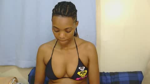 Snapshot of marly_babe chatting on June 8, 2026, 1:28 am Marly online show from June 8, 2026, 1:28 am