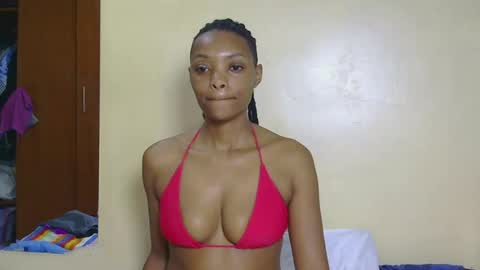 Snapshot of marly_babe chatting on July 16, 2026, 12:22 pm Marly online show from July 16, 2026, 12:22 pm