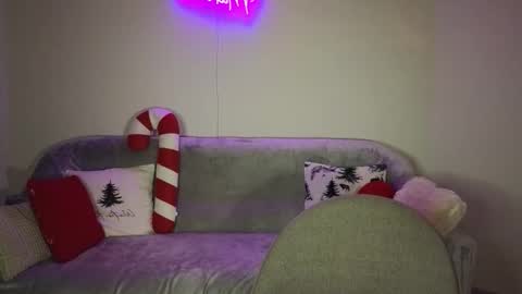 Snapshot of maroonaaa chatting on December 14, 2025, 10:25 pm Mary online show from December 14, 2025, 10:25 pm