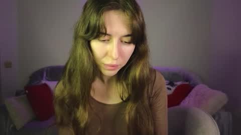 Snapshot of maroonaaa chatting on December 19, 2025, 1:29 pm Mary online show from December 19, 2025, 1:29 pm