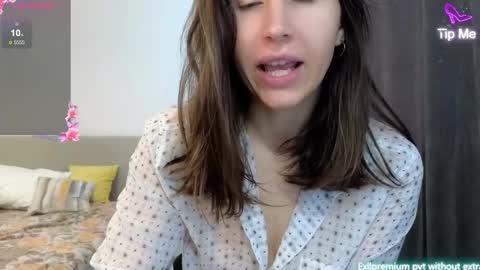 Snapshot of marrycolins chatting on September 15, 2025, 4:01 am marrycolins online show from September 15, 2025, 4:01 am