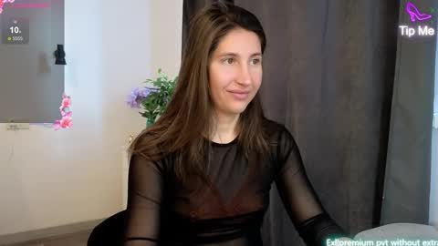 Snapshot of marrycolins chatting on November 6, 2025, 4:02 am marrycolins online show from November 6, 2025, 4:02 am