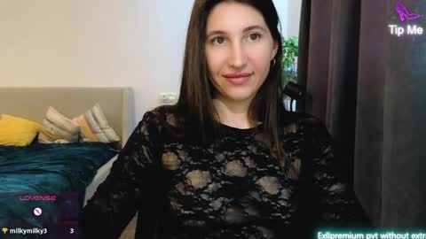 marrycolins online show from April 23, 2026, 3:08 am