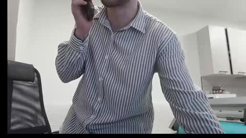 Snapshot of marselle_looker chatting on June 3, 2026, 2:33 pm Marselle online show from June 3, 2026, 2:33 pm