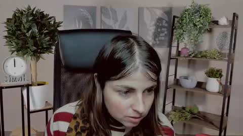 martaedams online show from December 3, 2025, 6:32 am