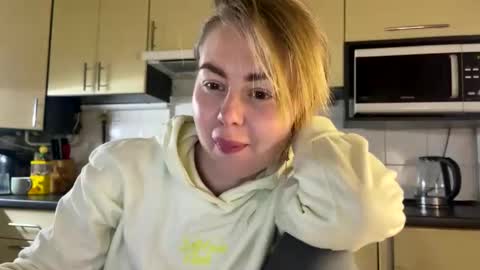 Snapshot of martaluna_ chatting on May 5, 2026, 8:17 pm Marta online show from May 5, 2026, 8:17 pm