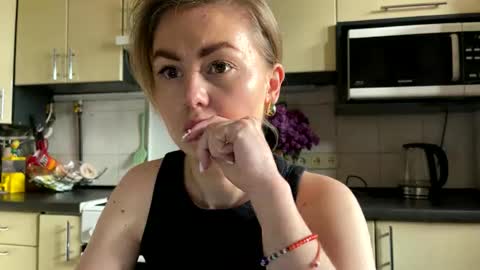 Snapshot of martaluna_ chatting on May 11, 2026, 11:38 am Marta online show from May 11, 2026, 11:38 am