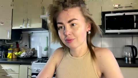 Snapshot of martaluna_ chatting on May 18, 2026, 4:02 pm Marta online show from May 18, 2026, 4:02 pm