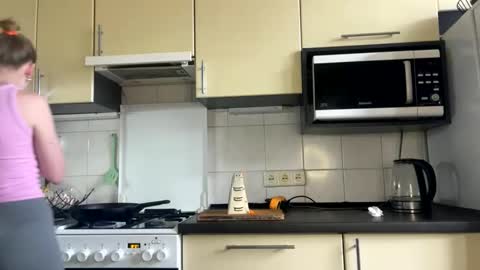 Snapshot of martaluna_ chatting on May 24, 2026, 11:48 am Marta online show from May 24, 2026, 11:48 am