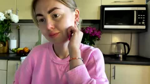 Snapshot of martaluna_ chatting on May 31, 2026, 1:07 pm Marta online show from May 31, 2026, 1:07 pm