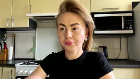 Snapshot of martaluna_ chatting on June 7, 2026, 12:20 pm Marta online show from June 7, 2026, 12:20 pm