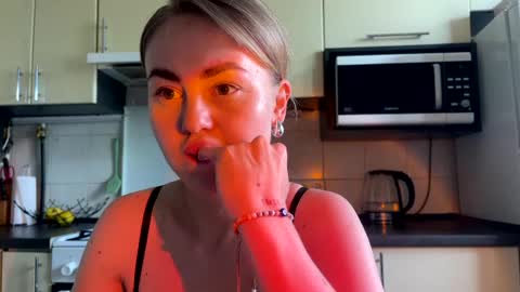 Snapshot of martaluna_ chatting on June 12, 2026, 11:53 am Marta online show from June 12, 2026, 11:53 am