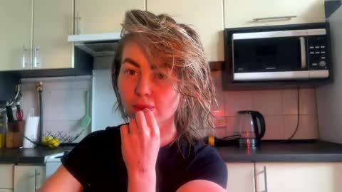Snapshot of martaluna_ chatting on June 13, 2026, 9:29 am Marta online show from June 13, 2026, 9:29 am