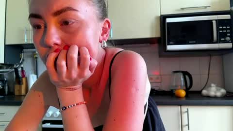 Snapshot of martaluna_ chatting on June 14, 2026, 7:43 am Marta online show from June 14, 2026, 7:43 am