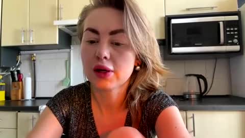 Snapshot of martaluna_ chatting on June 23, 2026, 6:44 am Marta online show from June 23, 2026, 6:44 am