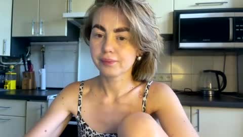 Snapshot of martaluna_ chatting on July 1, 2026, 1:13 pm Marta online show from July 1, 2026, 1:13 pm