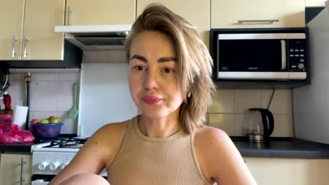 Snapshot of martaluna_ chatting on July 5, 2026, 8:54 am Marta online show from July 5, 2026, 8:54 am